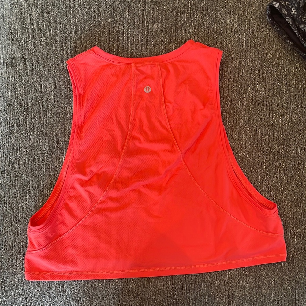 Lululemon cropped tank size 6 barely used